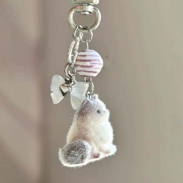 Lindo gato flocado pequeño colgante llavero Meme llavero bolsa auricular llavero colgantes decoración llaveros teléfono cadena cordón