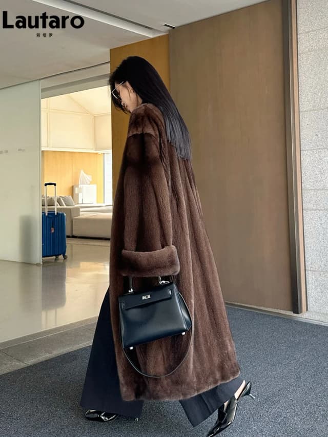 Lautaro Otoño Invierno largo de lujo elegante suave grueso cálido marrón peludo imitación abrigo de piel de visón mujeres cuello pico abrigo mullido 2024