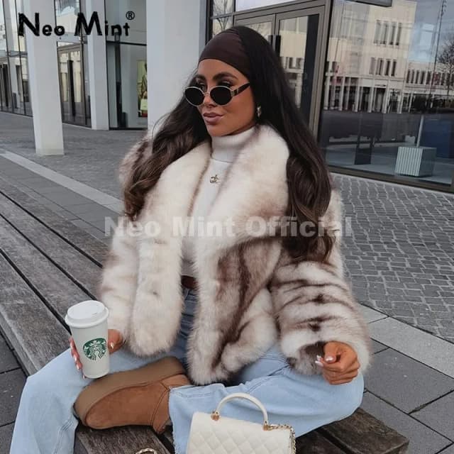 Neo Mint 2025 invierno exclusivo chaqueta de piel sintética a rayas abrigo de mujer marca Blogger moda abrigo con cuello de piel de zorro esponjoso prendas de vestir exteriores