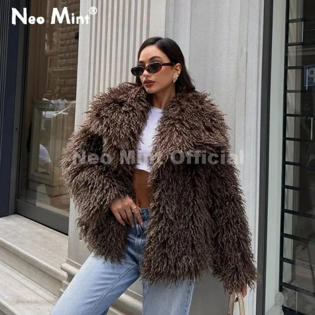 Neo Mint 2025 invierno Lulicore moda marrón abrigo de piel sintética mujer elegante otoño cálido chaqueta de piel de oveja mullida abrigo con cuello de piel grande