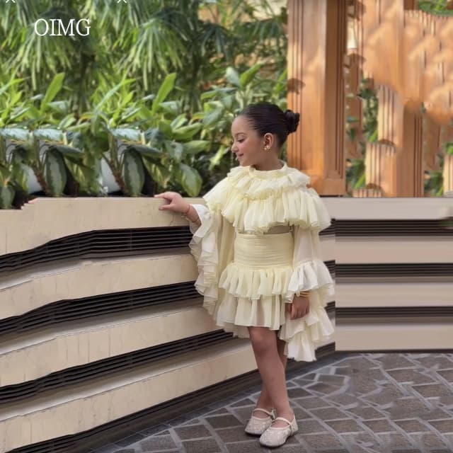 OIMG amarillo claro una línea vestidos de niña de flores cuello alto plisado vestido de fiesta de boda hasta la rodilla vestido de cumpleaños personalizado